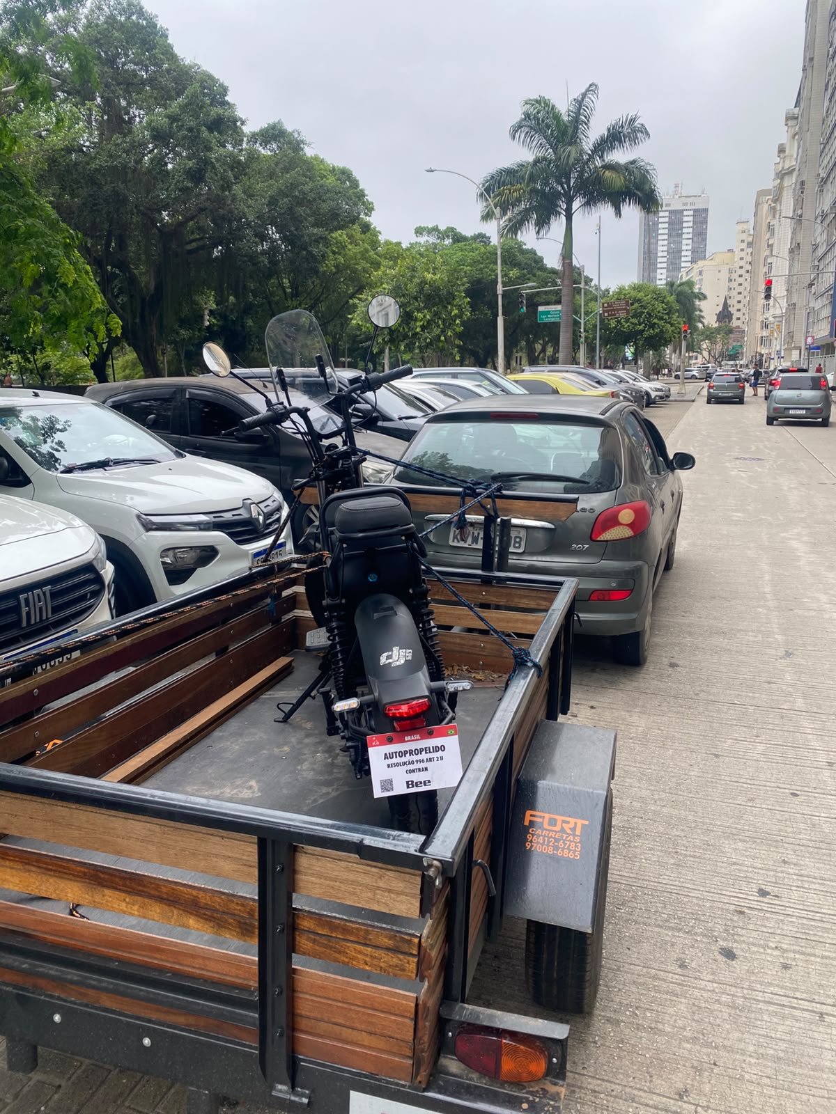Reboque de moto com carretinha